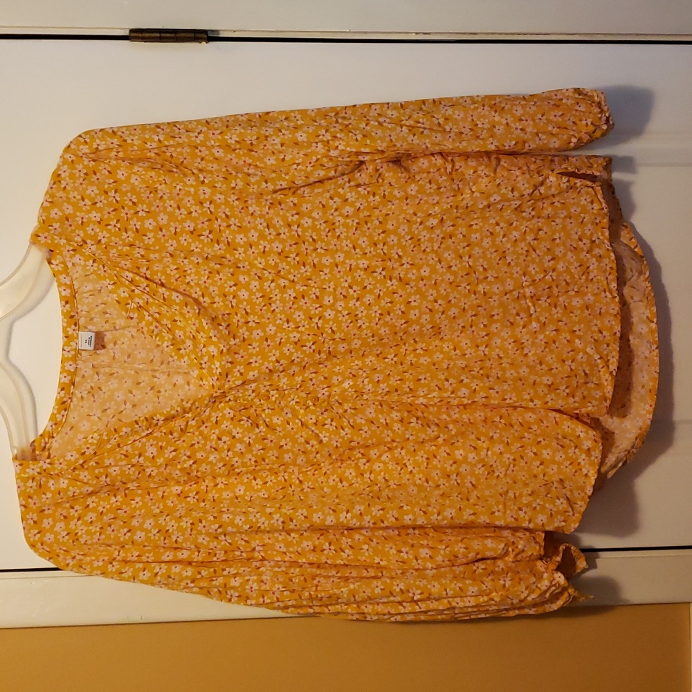 Old Navy blouse, size XL, gold with flowers